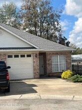 Building Photo - 391 Makenzie Ln