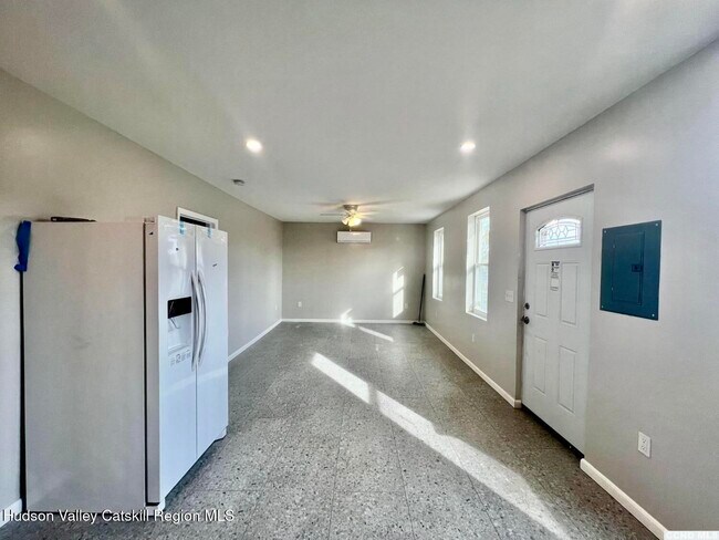 Foto del edificio - 555 Green Lake Rd