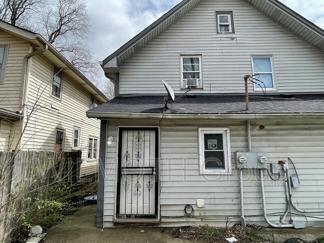 Building Photo - 1104 N Dearborn St