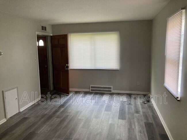 Building Photo - 21200 Crystal Ave