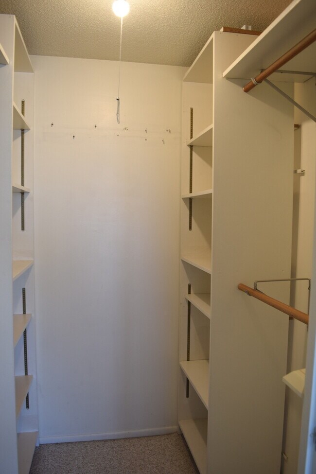 Building Photo - 2728 N Hampden Ct
