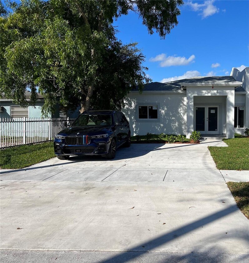 Primary Photo - 2245 NW 98th St