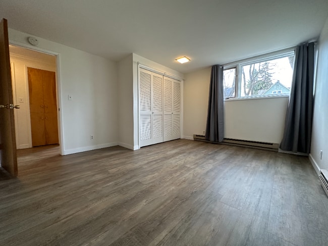 Foto del edificio - 633 1st Ave E