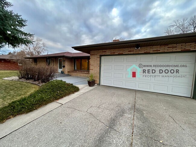 Building Photo - Charming 3 Bedroom, 2 Bath Home in Fox Farm – Prime Location Near the Country Club