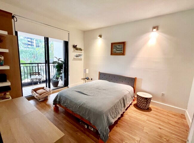 Building Photo - 540 Brickell Key Dr