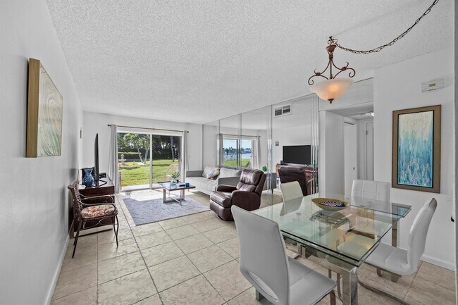 Foto del edificio - 311 E Ocean Ave