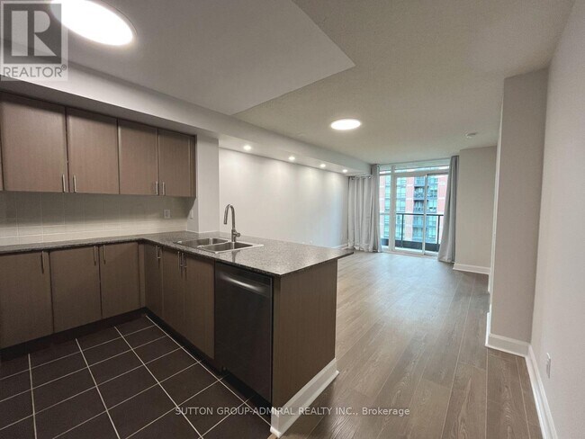 Building Photo - 525 Wilson Ave