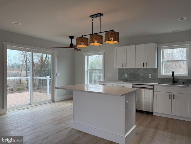 Foto del edificio - 44 Cedar Beach Rd