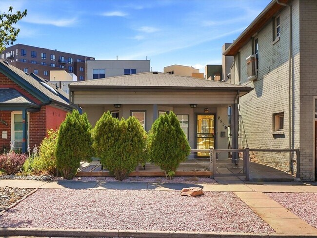 Foto del edificio - 2555 N Clarkson St