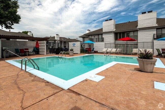 Building Photo - 21 Rock Apartments- All Utilities Paid-