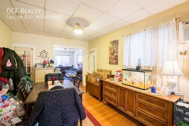 Building Photo - Charming Lower Moyamensing Home
