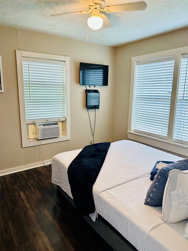 Foto del edificio - 4210 Ennis St