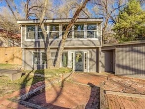 Building Photo - 58 E Lakeshore Dr