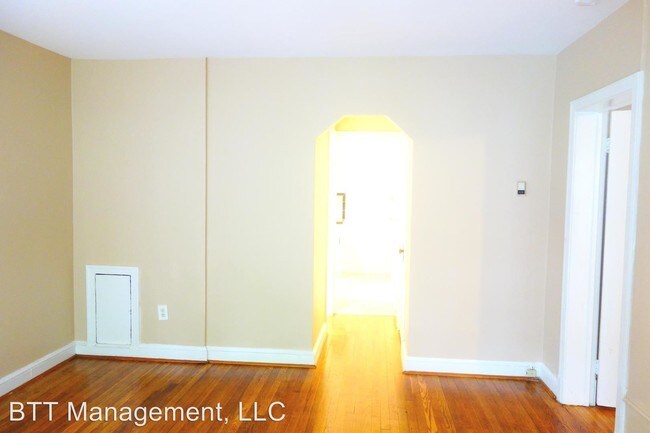 Building Photo - 8409 Greenwood Ave