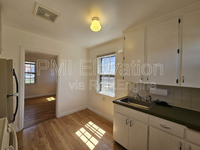 Foto del edificio - 2137 S Grant St