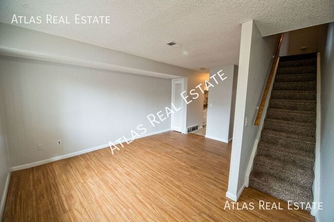 Building Photo - Centrally located 2BR/1.5BA
