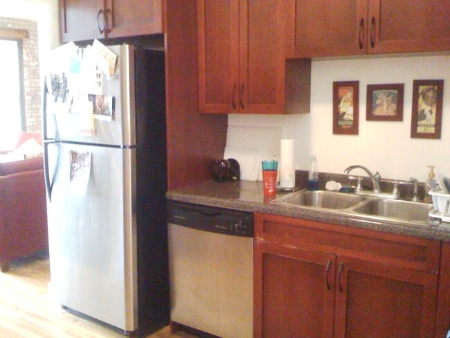 Building Photo - 920 W Belle Plaine Ave