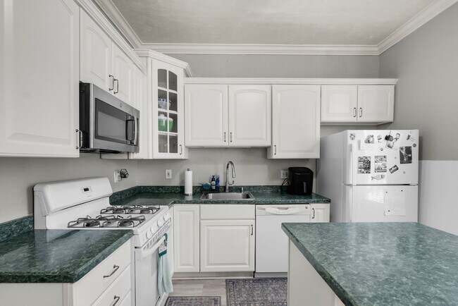 Foto del edificio - 2 BR+ Den/office, 2 bath Bloomfield/Upper ...