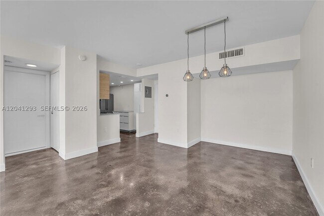 Building Photo - 20515 E Country Club Dr