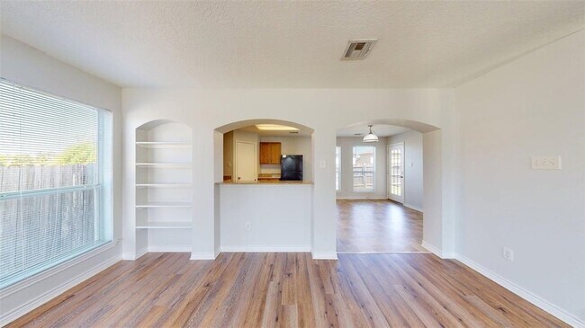 Foto del edificio - 4131 McFarland Dr