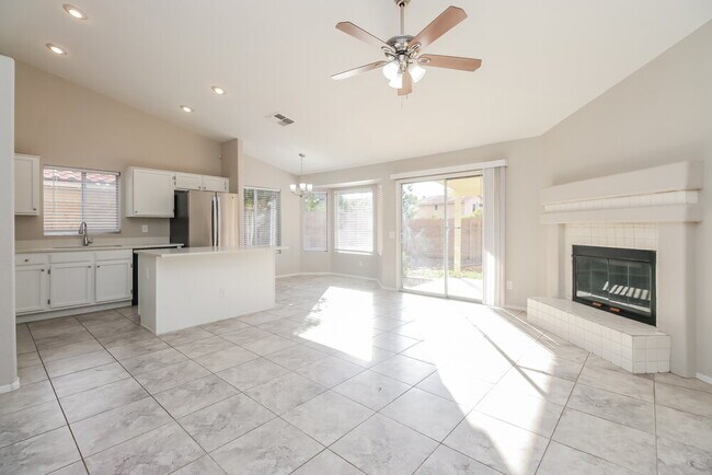 Foto del edificio - 1469 E Tremaine Ave