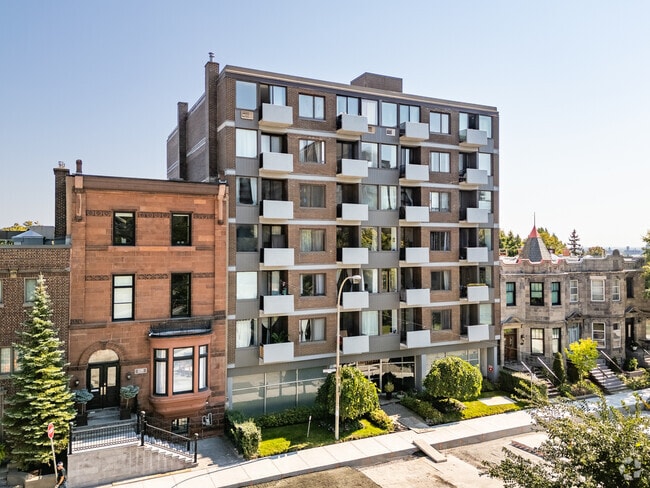 Building Photo - 4282 Boul Dorchester O