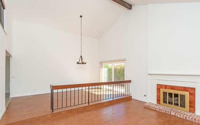 Building Photo - 2 Story Home with Panoramic Golf Course Vi...