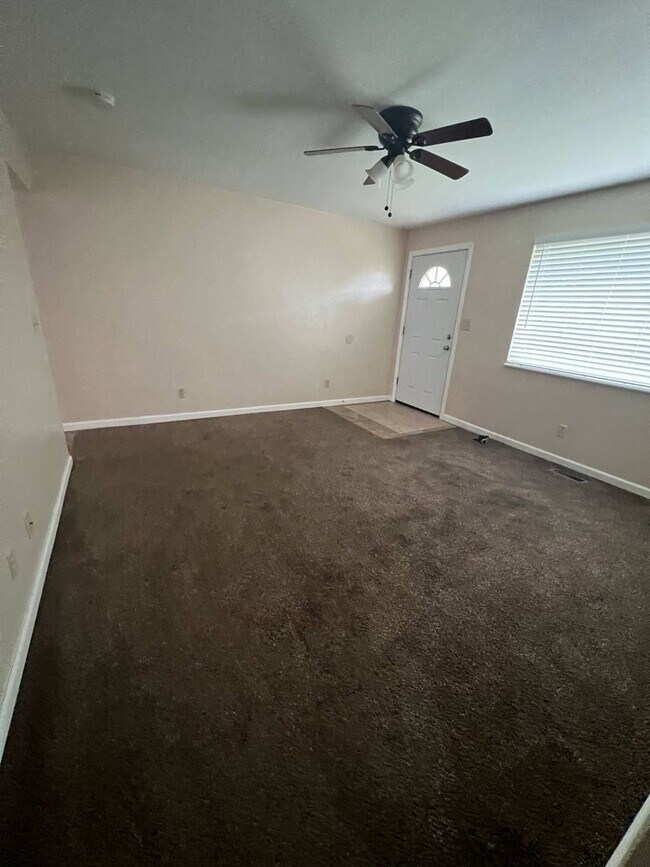 Building Photo - Pleasant 2 Bedroom, Private Entrance Apart...