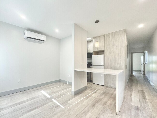 Foto del edificio - 7749-7753 NW 2nd Ct