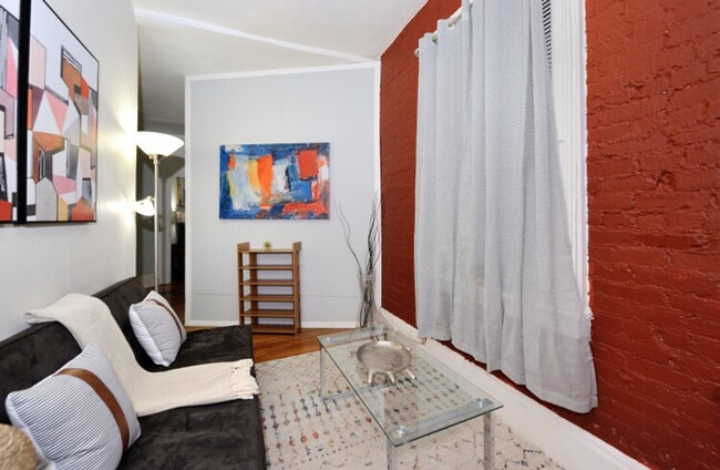 Foto del edificio - 440 W 45th St