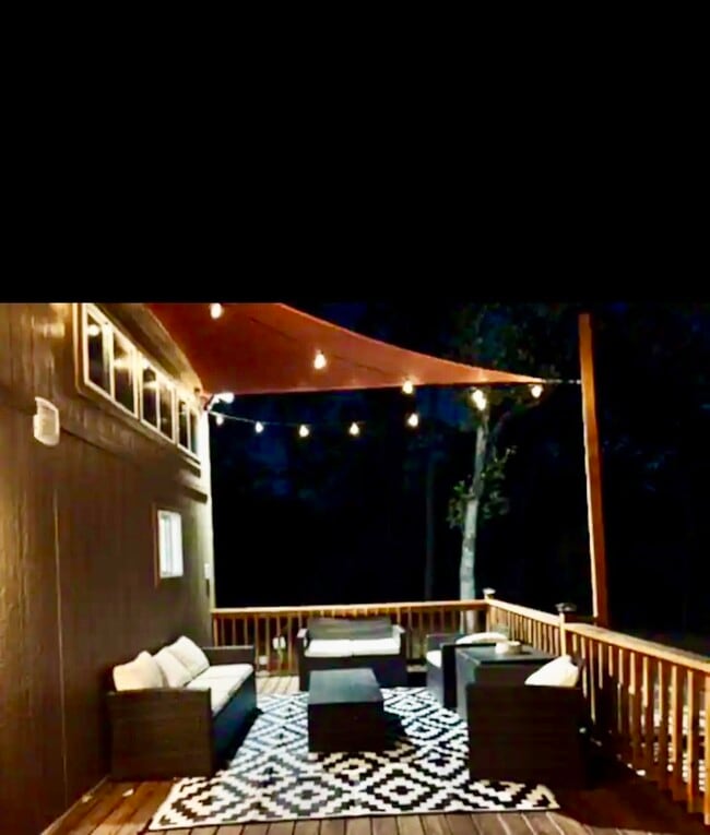 Building Photo - 373 Saddle Surrey Rd