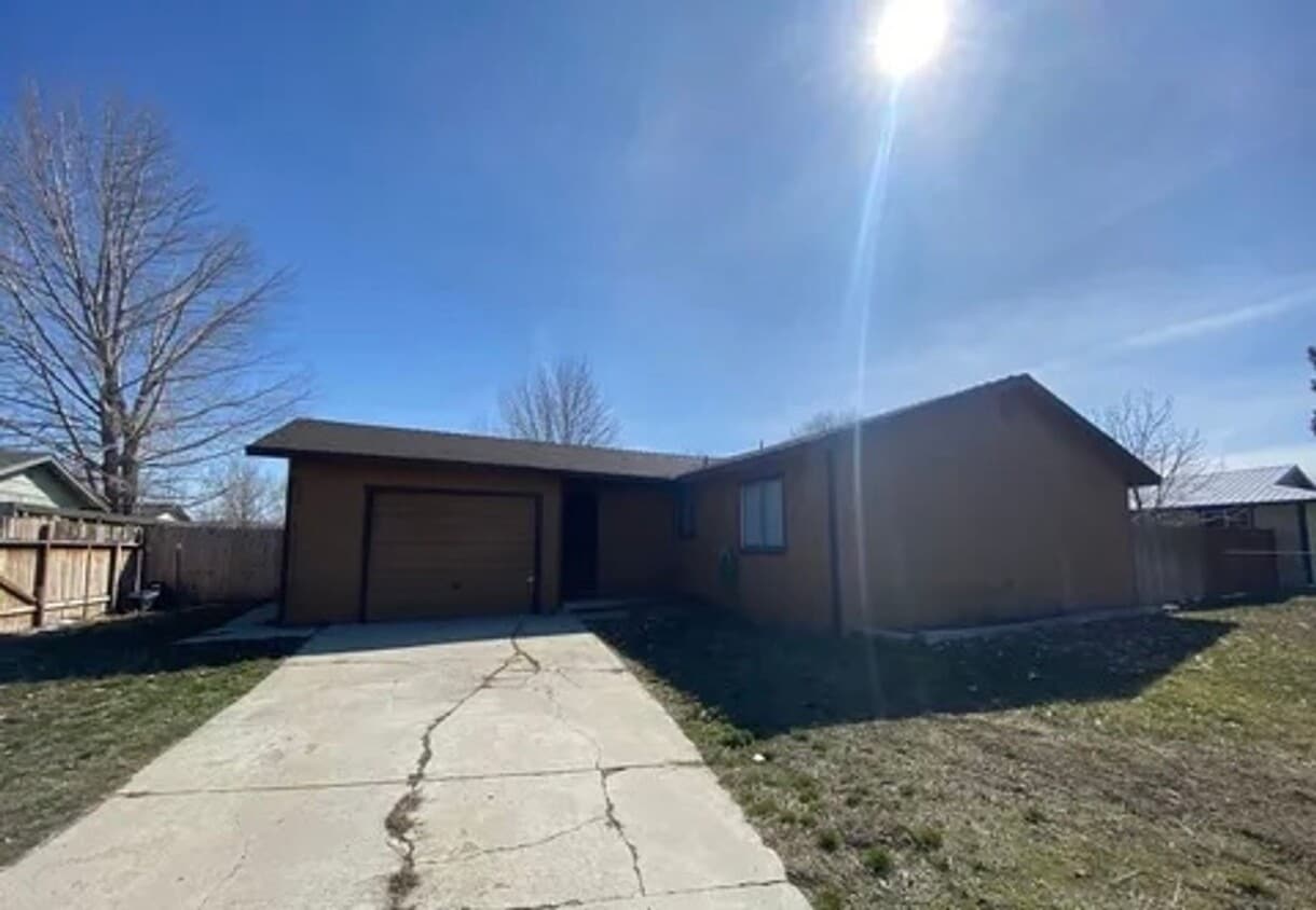 710300 Lake Ave, Susanville, CA 96130 House Rental in Susanville, CA