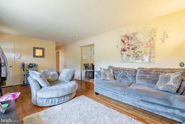 Building Photo - 2918 Capri Dr