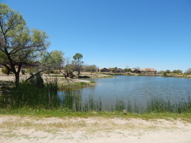 Foto del edificio - AVAILABLE NOW!  Swimming - Fishing - Biking and so much more