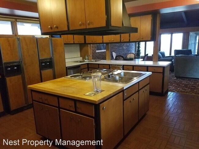 Building Photo - 6 br, 3 bath House - 2060 Melrose Ave