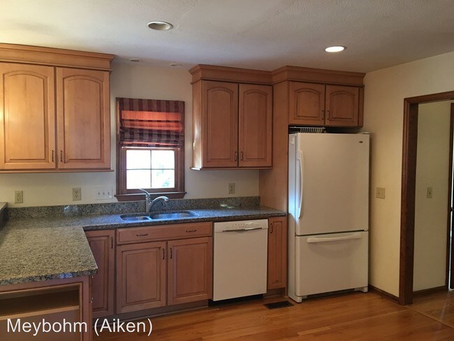 Building Photo - 4022 Woodvalley Dr
