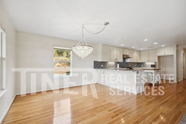 Building Photo - Cameron Park Hilltop Dream Home