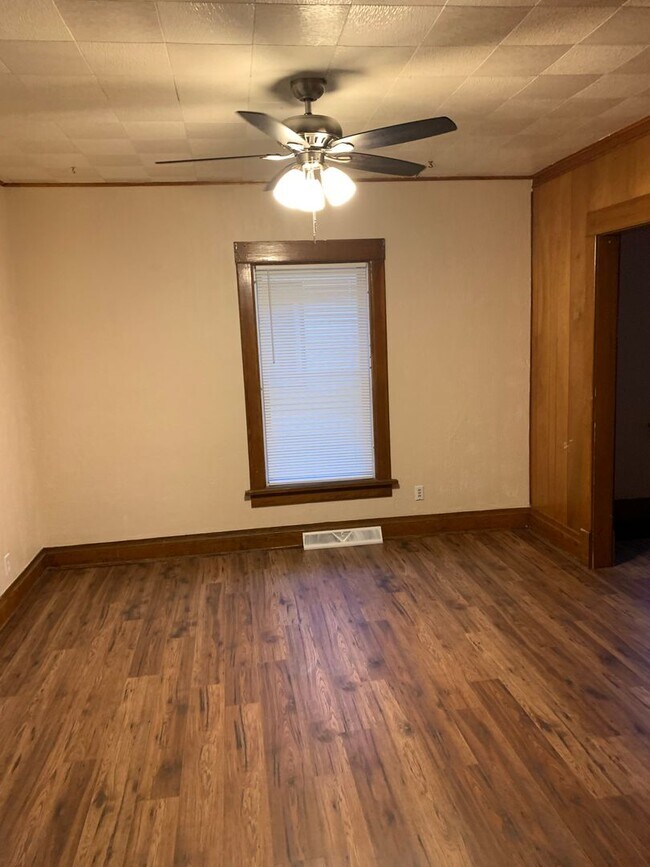 Foto del edificio - HOUSE FOR RENT  3 BR, 1 BA - Attached Garage - Central Air - Fenced in yard,