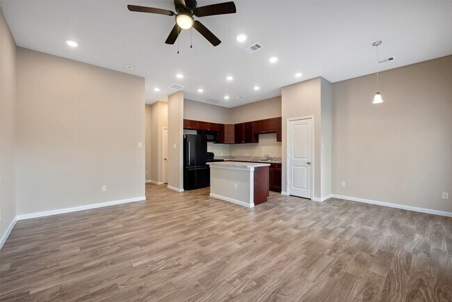 Foto del edificio - 7937 Richland Dr