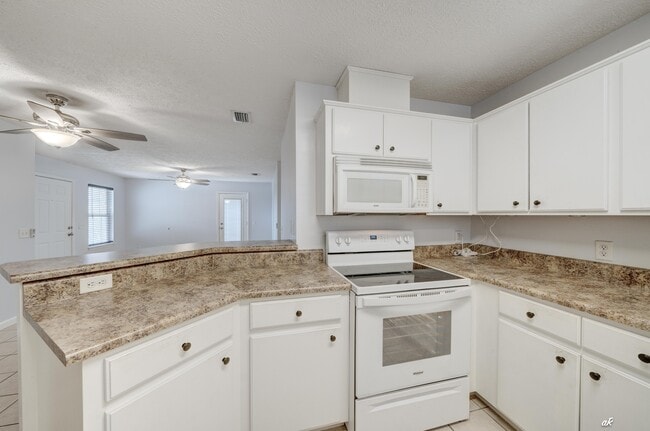 Foto del edificio - 3127 Douglas Rd