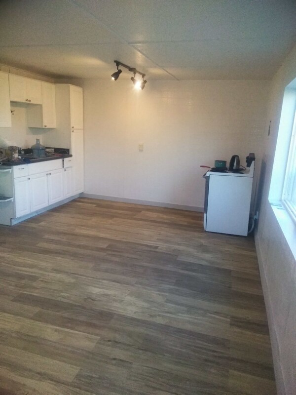 Foto del edificio - 498 N Main St