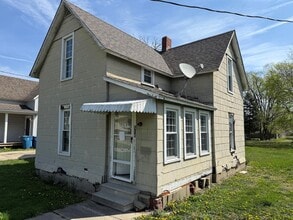 Building Photo - 516 5th St