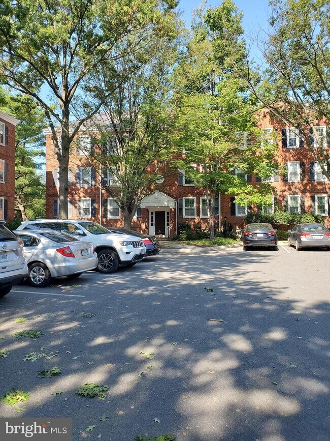 Foto del edificio - 2952 S Columbus St