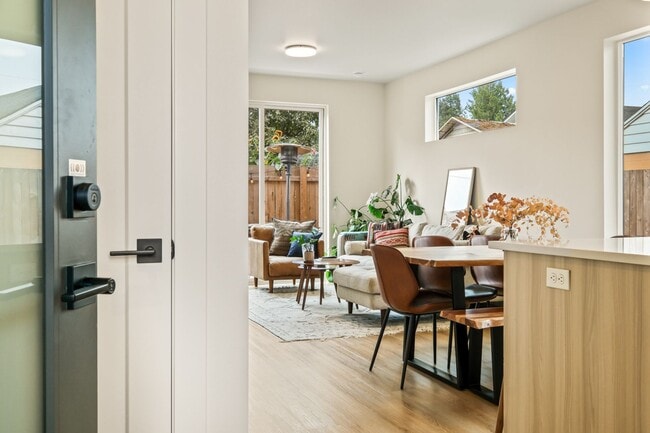 Building Photo - 6417 N Greeley Ave