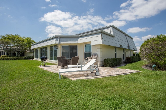 Building Photo - 390 French Royale Cir