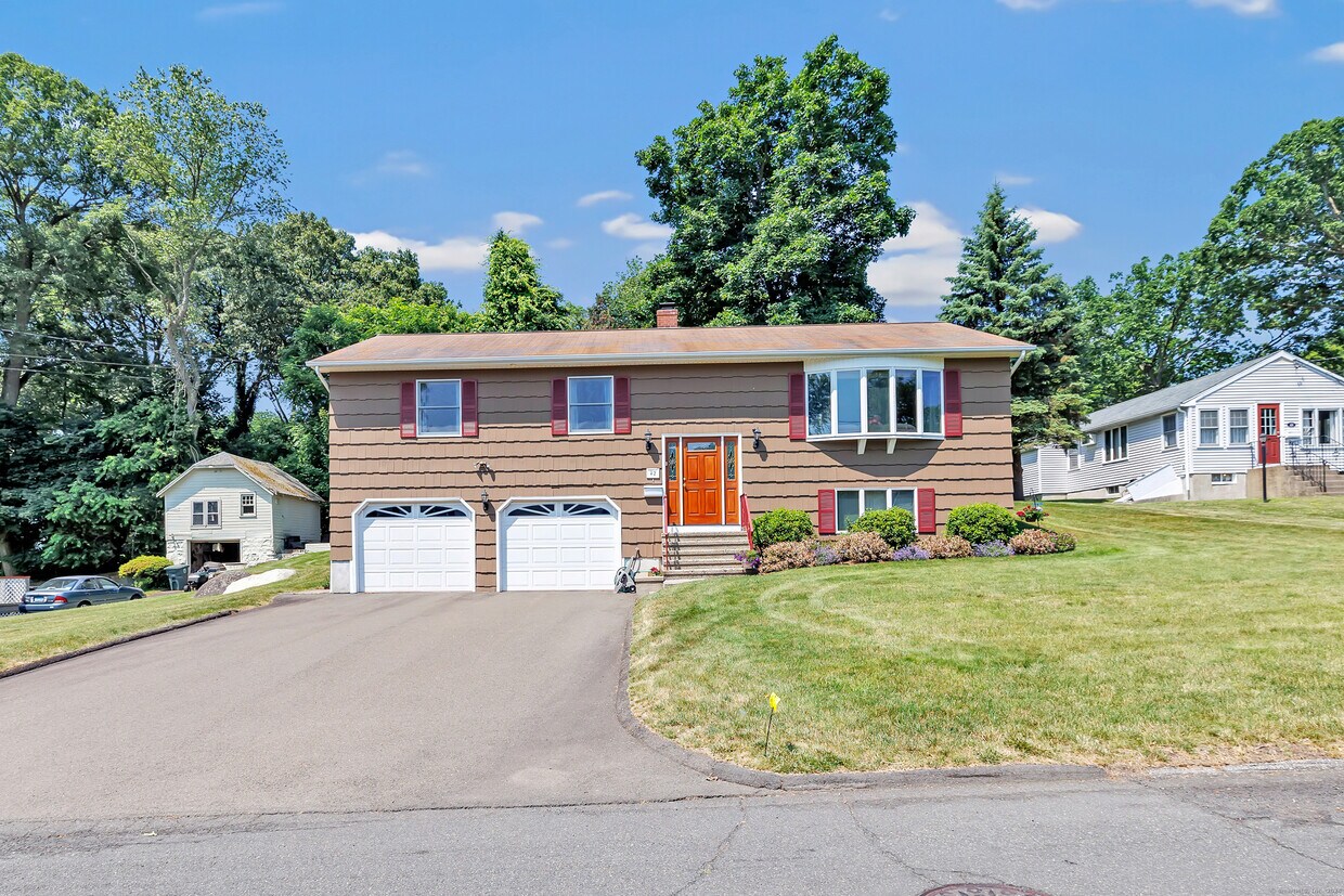 Primary Photo - 42 Raycroft St