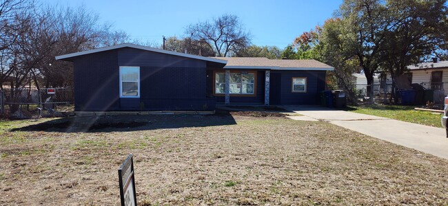 Building Photo - 3926 NW Loop 410