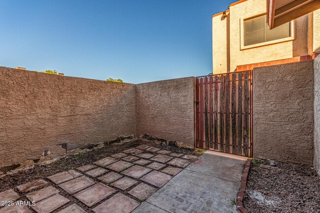 Building Photo - 5044 N 40th Ave