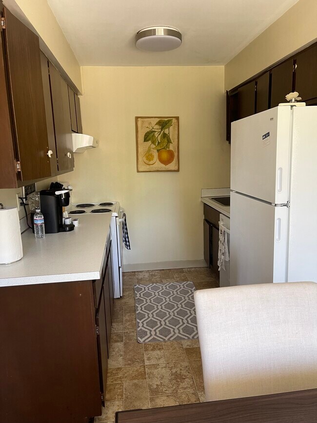 kitchen - 1605 Dexter Ave