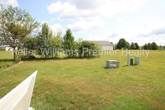 Building Photo - Spacious Pickerington Condo